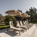 Leone Luxury Kalamáki