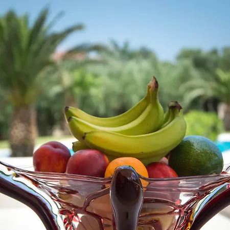Leone Luxury Villa