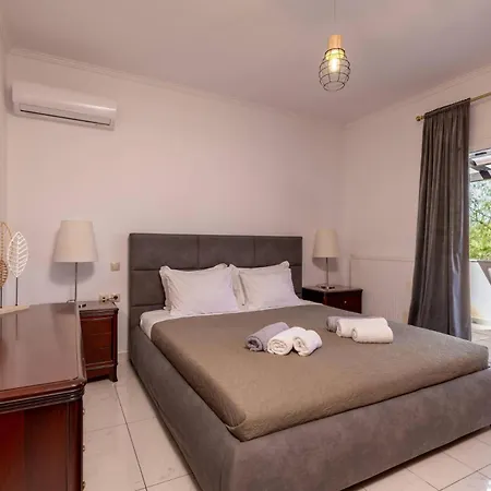 Leone Luxury Villa
