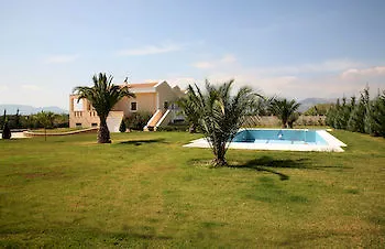 Leone Luxury Villa