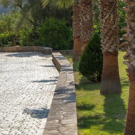 Leone Luxury Villa *