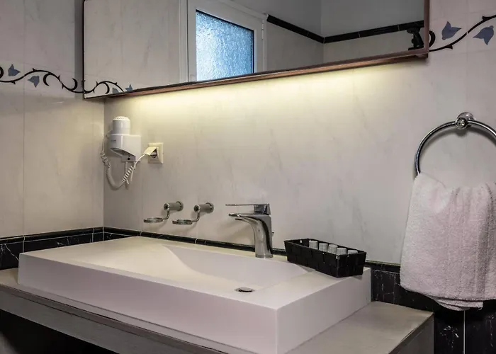 Leone Luxury Villa *