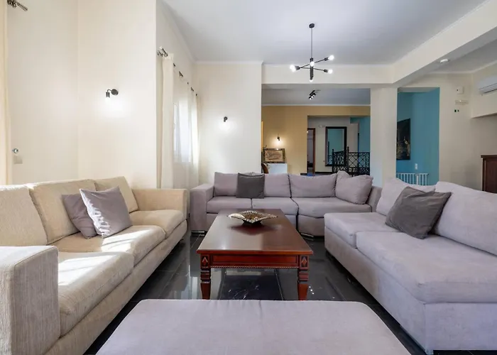 Leone Luxury Vila Kalamákion