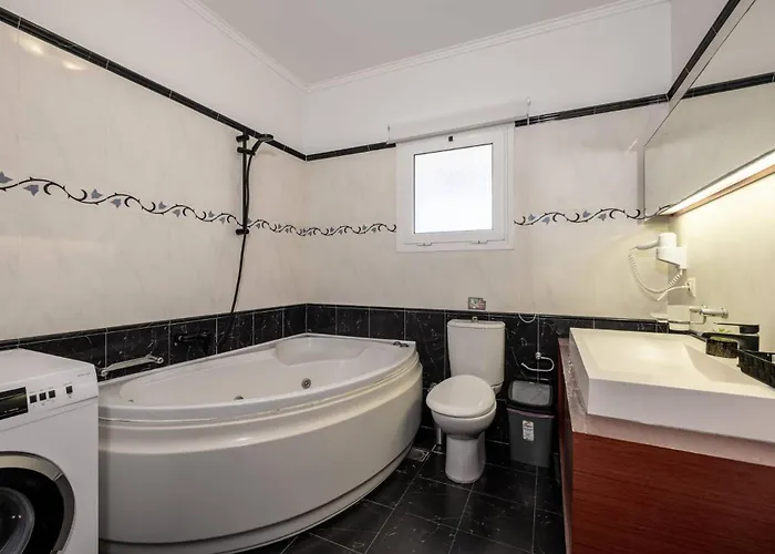 Leone Luxury Kalamákion