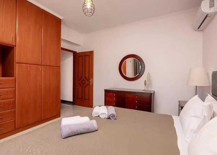 Leone Luxury Villa