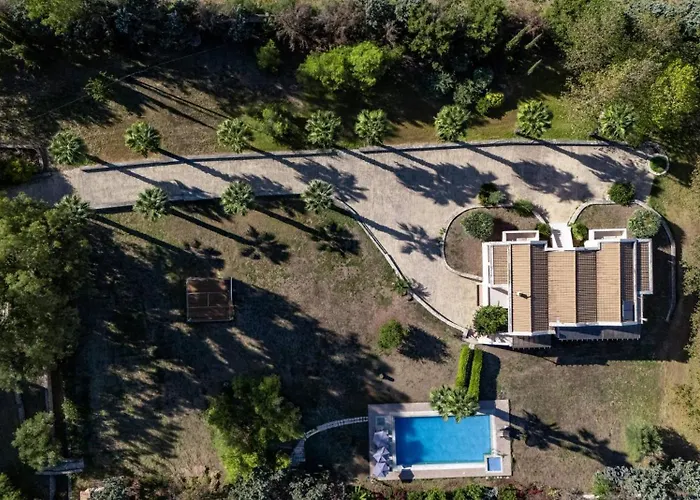 Leone Luxury Villa *