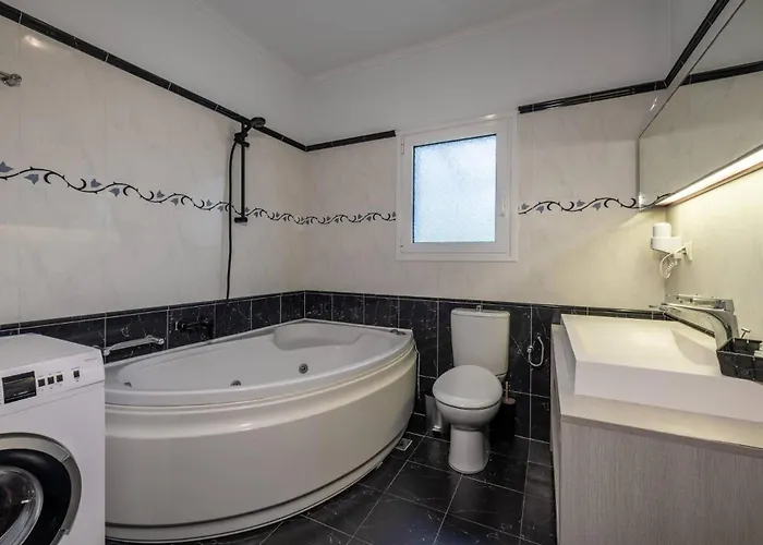 Leone Luxury Villa *