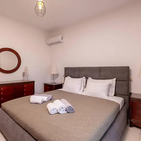 Leone Luxury Villa *