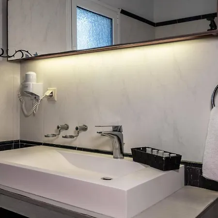 Leone Luxury Villa *