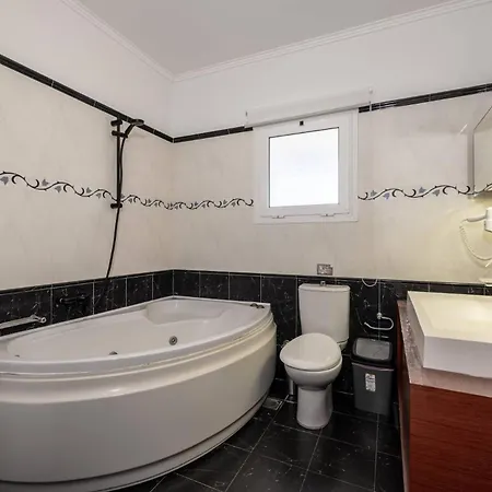 Leone Luxury Kalamákion