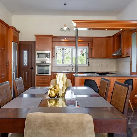 Leone Luxury Kalamákion