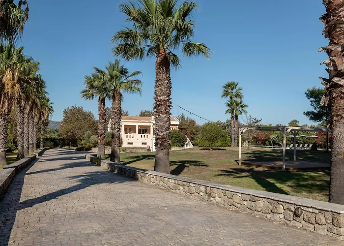 Leone Luxury Villa *